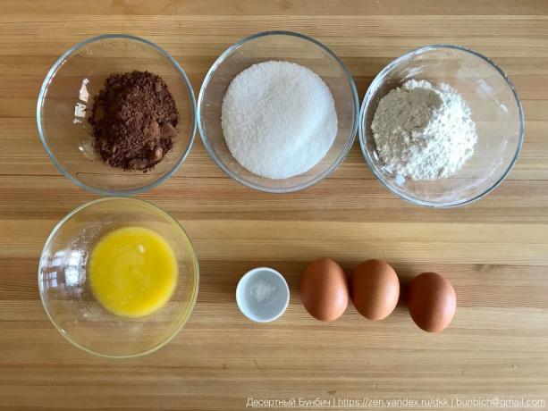 Składniki tworzące 16 cm, średnica: 3 jajka (C1), 100 g cukru, 60 g mąki B / C, 30 g proszku kakaowego, 20 g masła, 20 g cukru, wanilia, szczypty soli