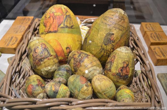 Przedrewolucyjnej rosyjski czekoladowe jajko z wnętrza zabawki