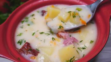 Prosta zupa z sera wędzonego produktu, podobnie jak jego szybkość gotowania i smaku