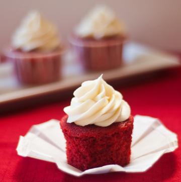 Jak gotować jasne babeczki, cupcakes „Red Velvet” dla gości wspomnianych wow