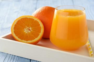 Jak wycisnąć sok pomarańczowy bez sokowirówki