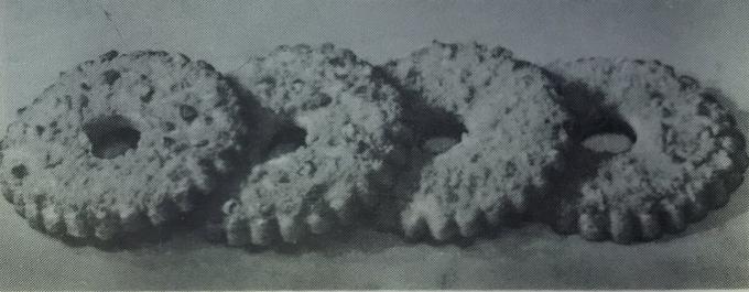 Ciasto „Kruche pierścień”. Zdjęcie z książki „produkcja ciast i ciastek,” 1976 
