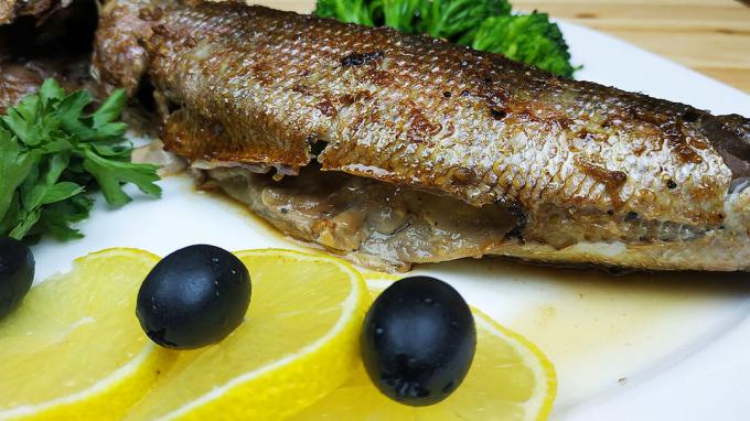 Ryba krasnoglazka pieczona w piekarniku - pyszna i delikatna