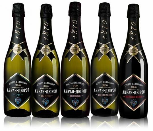 Champagne „Abrau-Durso” - trzecie miejsce w w opinii ekspertów Roskontrolya pierwszej trójce.