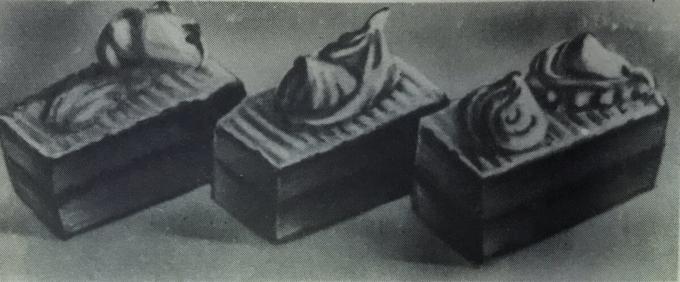 Ciasto „Sponge ze śmietaną białka.” Zdjęcie z książki „produkcja ciast i ciastek,” 1976 
