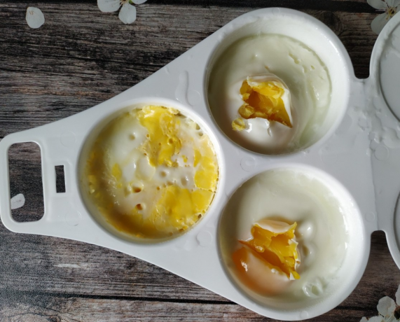 Formularz do gotowania jajek w mikrofalówce, w cenie 200 rubli. Zdjęcia - Yandex. zdjęcia