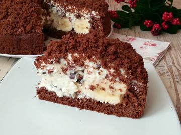 Ciasto „norki mol”. Ciasto czekoladowe, pyszne słodki twaróg śmietana i banany