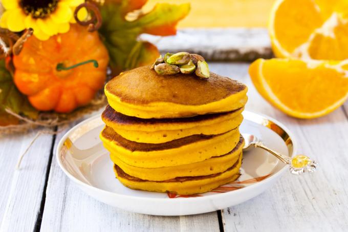 Dyni naleśniki lub Pancake - Ten amerykański naleśniki na bazie dyni puree. To smaczne i proste danie, co jest szczególnie ważne w okresie jesiennym.