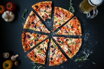 Mniam: prawo sos do domowej pizzy i dwoma dodatkami, które czynią go prawdziwie włoski
