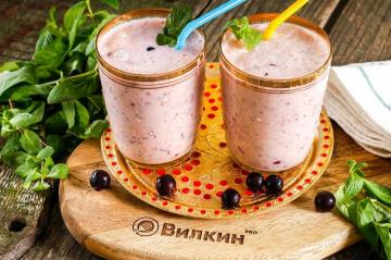 Smoothie z czarną porzeczką