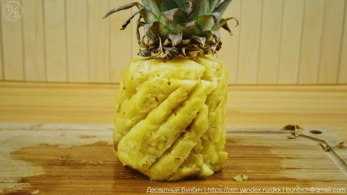 Miałem mały ananas, to nie jest tak wyraźnie widoczny, ale na dużym ukośne kawałki wyglądają bardzo ładnie
